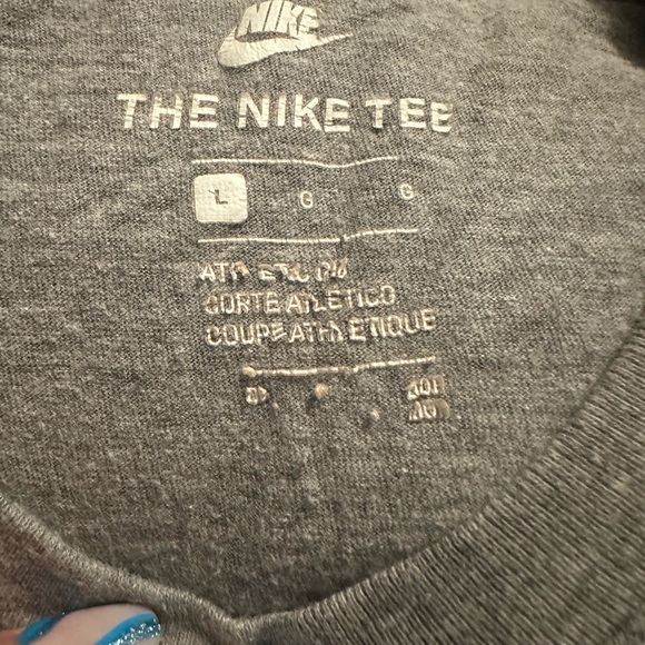 Nike tshirt - Picture 2 of 2